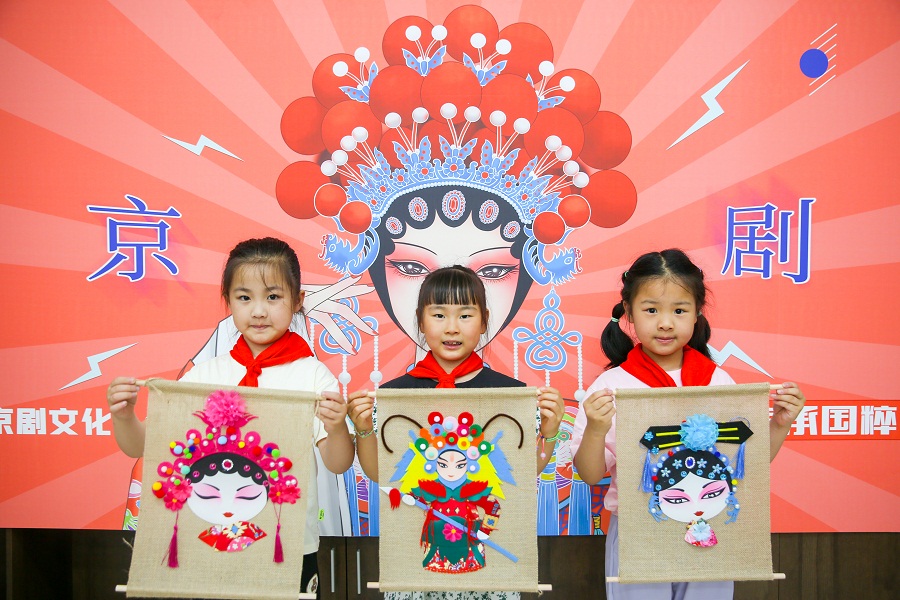 Nantong students celebrate their holiday