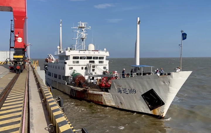 Maintenance operations begin for navigational aids at Yangkou Port