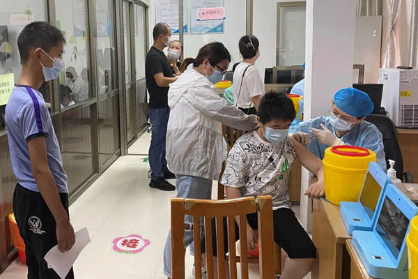 Changsha town starts COVID-19 vaccinations of 12 to 17 year-olds