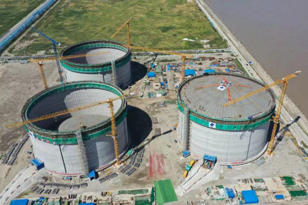 First storage tank topped out at Yangkou Port's LNG project