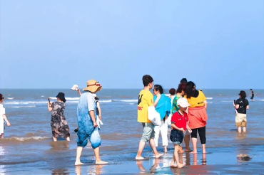 Golden Beach Scenic Area reopens after Typhoon In-fa