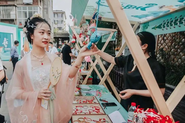 ​Ancient-style market fair held at Yuantuojiao Resort