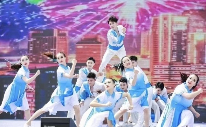 Performers with disabilities pursue artistic dreams in Ningbo