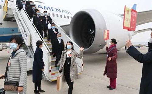 Zhejiang lawmakers, political advisors arrive in Beijing