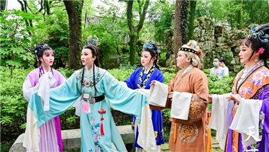 Classic Yueju opera staged to celebrate Dragon Boat Festival