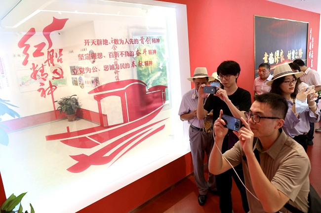Journalists learn about common prosperity in E China rural revitalization