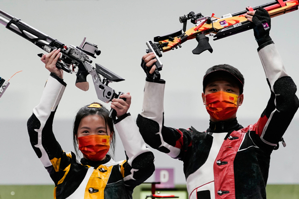 After individual medals, China's Yangs win mixed team gold