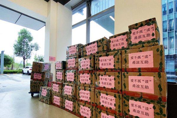 6,000 donated books transported to Sichuan prefecture
