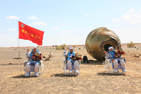 Shenzhou XII crew returns to Earth