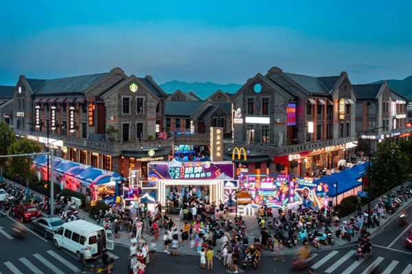Night market breathes life into century-old street
