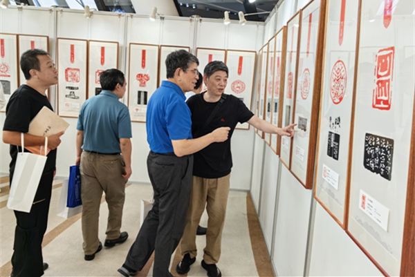 BRI-themed graphic seal exhibition unfolds in Ningbo