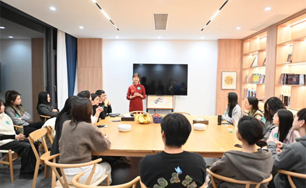 Students learn about rural vitalization in Ningbo village   