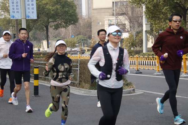Ningbo runners welcome Year of Dragon