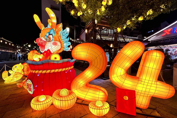 Dragon lanterns illuminate Yangming Ancient Town