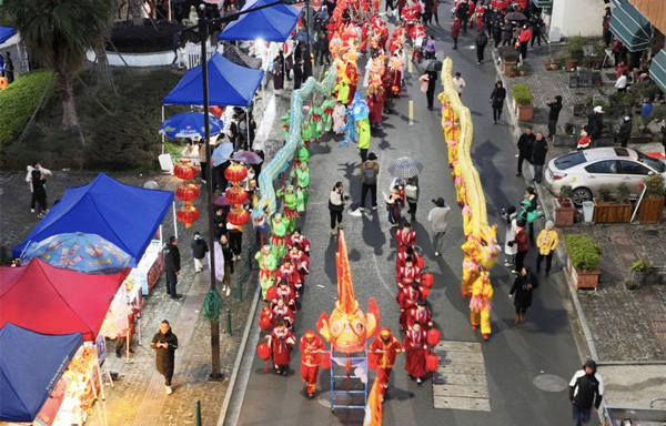 Ningbo's fish lantern event shines brightly in celebration of Lantern Festival