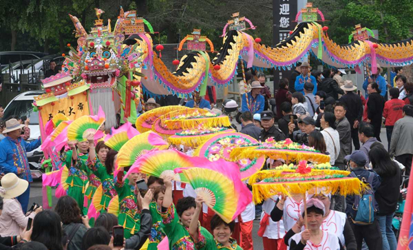 Folk parade held in Guanhaiwei town