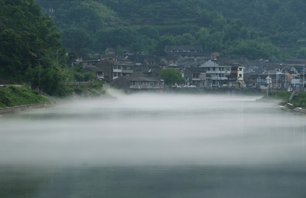Enchanting misty riverside scene unfolds in Ningbo