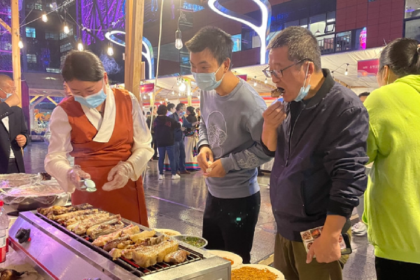Night market in Ningbo to support underdeveloped Sichuan counties
