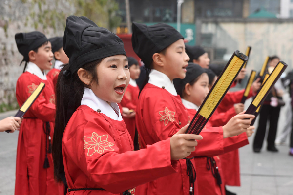 Ningbo holds traditional activities to celebrate New Year