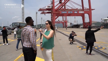 Media tour visits Ningbo-Zhoushan port