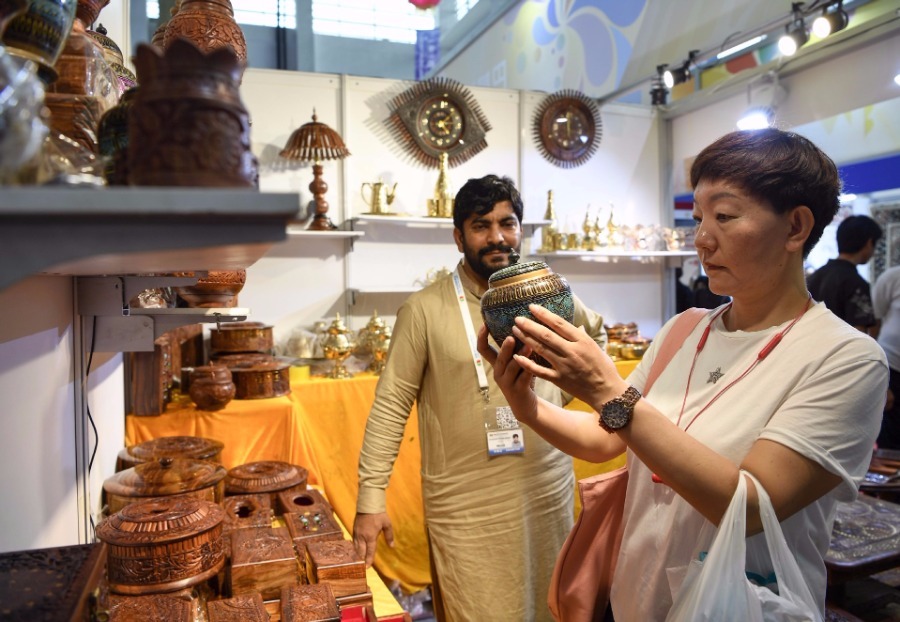 Handicrafts displayed at fourth China-Arab States Expo.jpeg