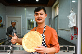 From Xinjiang to Ningxia: Bakery thrives