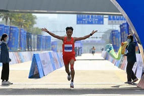 First Chinese runner wins men's full marathon in Shenzhen