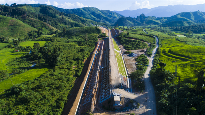 老中铁路路基 Lao-China Railway Foundation.jpg