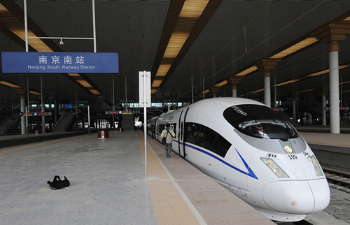 2011年6月16日，京沪高铁全面载客从上海虹桥——北京南站试跑，为月底通车做准备。.jpg