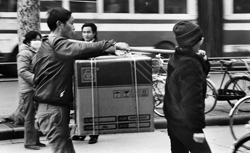 1989年2月，南京的家电需内部票才能买到。 作者：于惠通.jpg