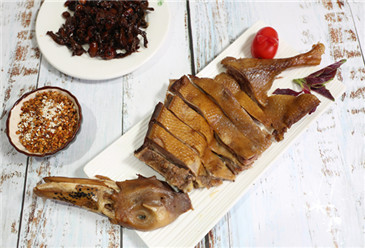 Tang-style marinated duck （唐氏秘制卤鸭）