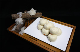 Wulu steamed stuffed bun with tremella stuffing （雾露银耳包）