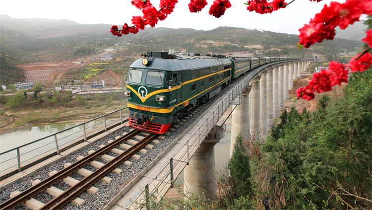 2012年3月，巴中正式开通火车客运.jpg