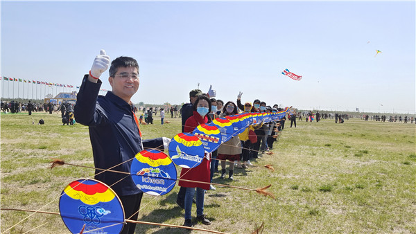 4月17日潍坊国际风筝会的放飞队伍.jpg