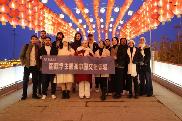 Foreign students explore Liaocheng's cultural charms during Lunar New Year