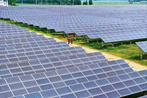 Liaocheng Power Supply Company of State Grid enhances solar equipment inspections