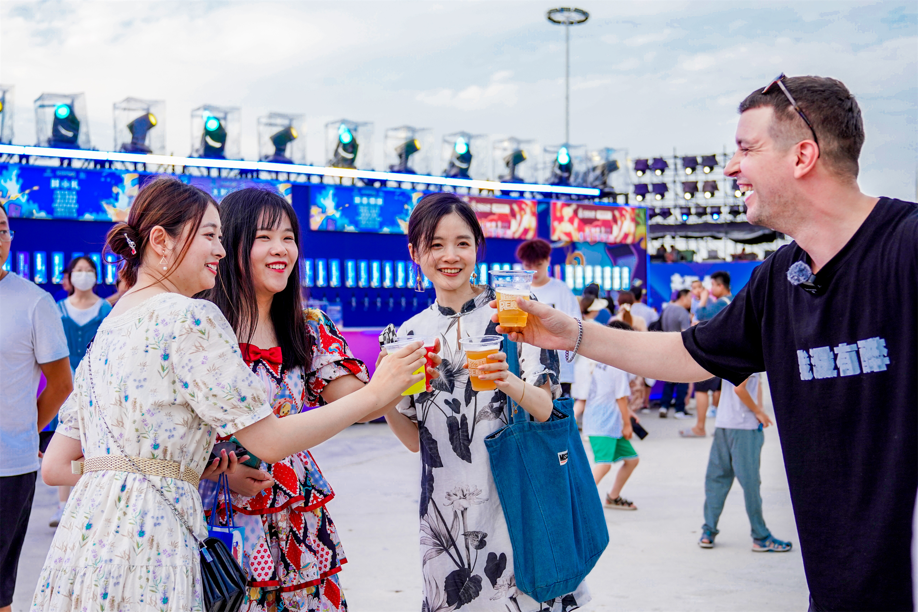 Qingdao opens taps for beer festival