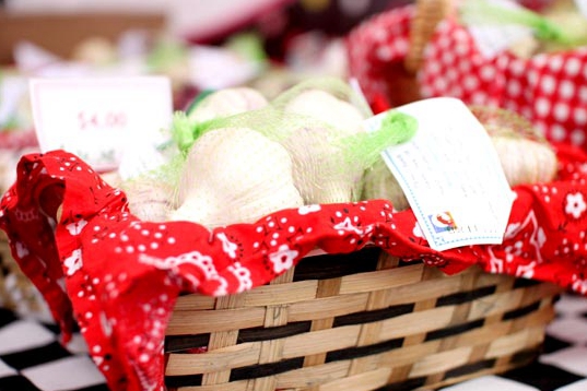 Small cloves of garlic turn into big business in Jinxiang