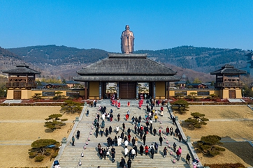 Spring Festival tourism market booms in Jining  