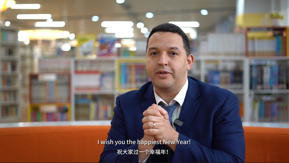 Video: American teacher at Jining Confucius School sends Chinese New Year wishes