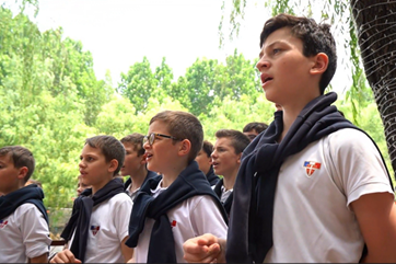 Paris boys choir performs along Jining's Grand Canal