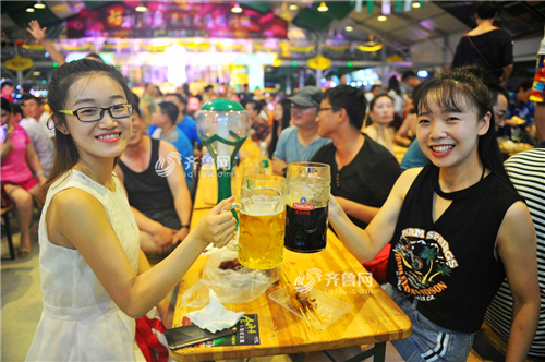 Mouth-watering delicacies at Qingdao's Golden Beach