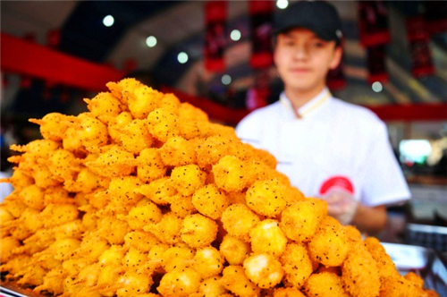 Mouth-watering delicacies at Qingdao's Golden Beach