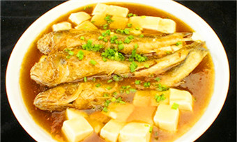 Braised yellow croaker with tofu (黄鱼炖豆腐/Huang Yu Dun Tou Fu)
