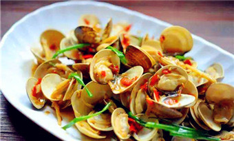 Chili sautéed clams (辣炒蛤蜊/La Chao Ge Li)