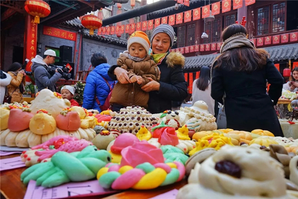 Steamed buns create festive mood in Shinan