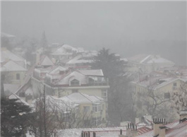 Xiaoyushan experiences snowfall