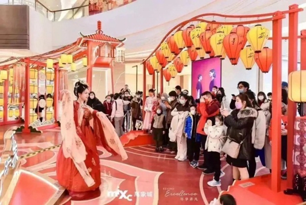 Shinan's consumer market booms during Spring Festival holiday