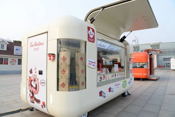 Movable snack bars spice up street in Shinan