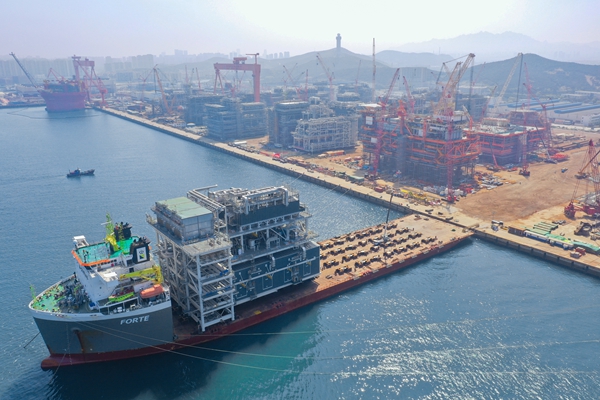 COOEC delivers LNG Canada project's 2 core process modules in Qingdao